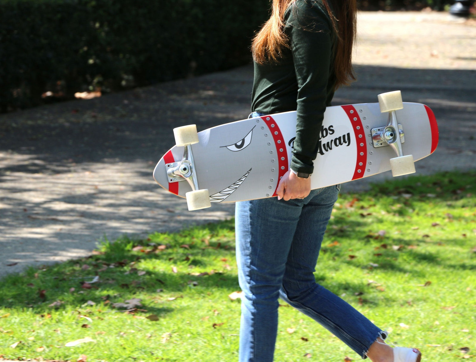 What is the Difference Between Skateboarding, Longboarding, and Surfskating?